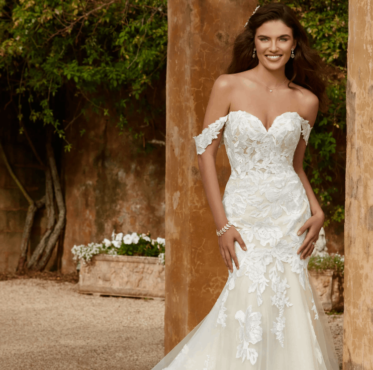 How To Move Properly In Your Wedding Dress Image
