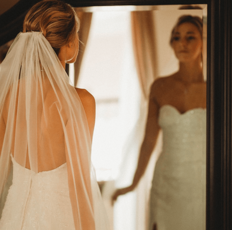 How To Use The Restroom On Wedding Day Image