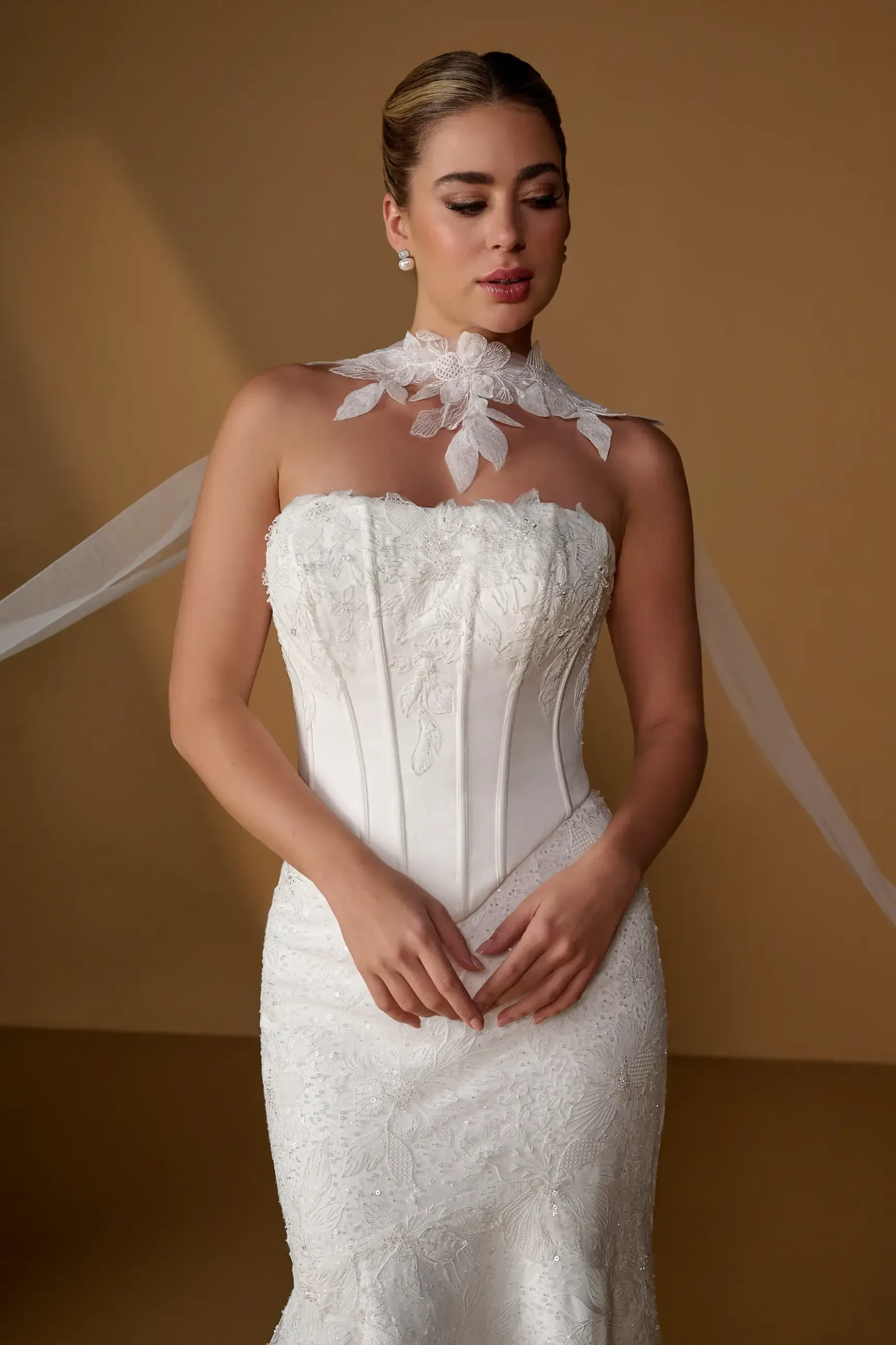 Should You Buy a Sample Wedding Dress?. Desktop Image