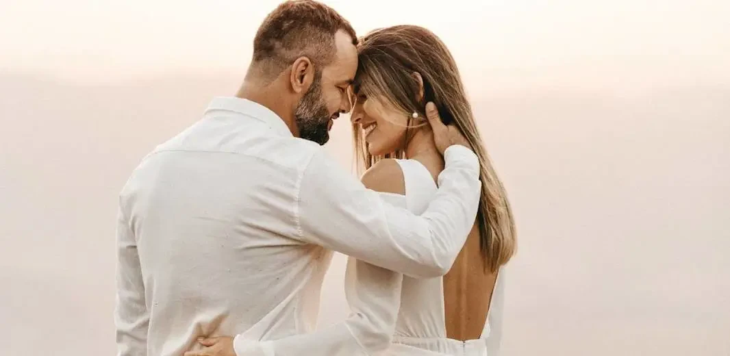 How to Decide What Color Wedding Dress to Buy! Image