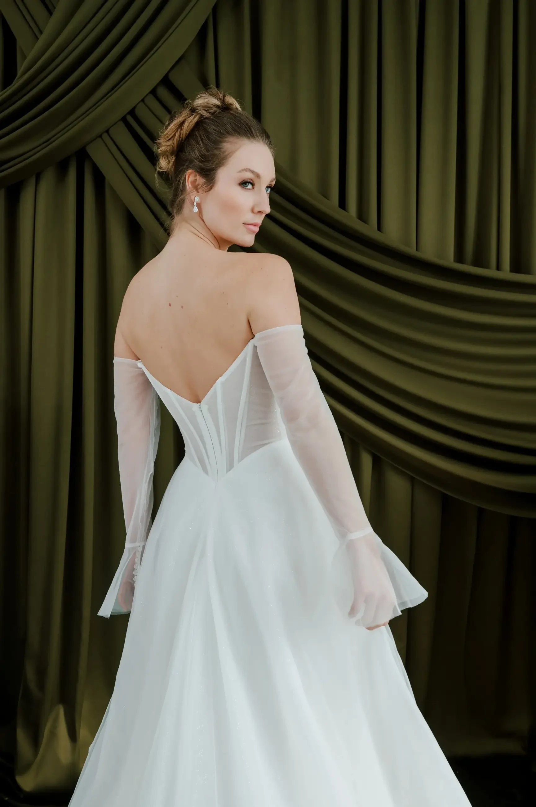What Shoes Should I Wear When Trying on Wedding Dresses?. Desktop Image